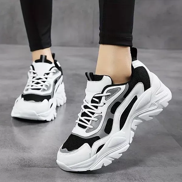 reflecterende sneakers, damessneakers, modieuze sneakers, modieuze schoenen, dikke zool sneakers, lichtgewicht sneakers